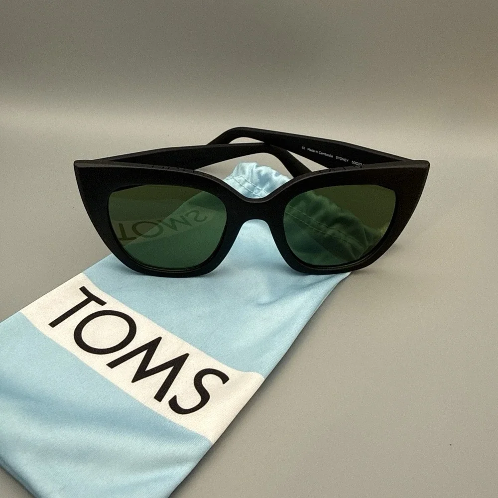 TOMS Sydney Authentic CatEye Sunglasses Matte Black Frames & Olive Gradient Lens